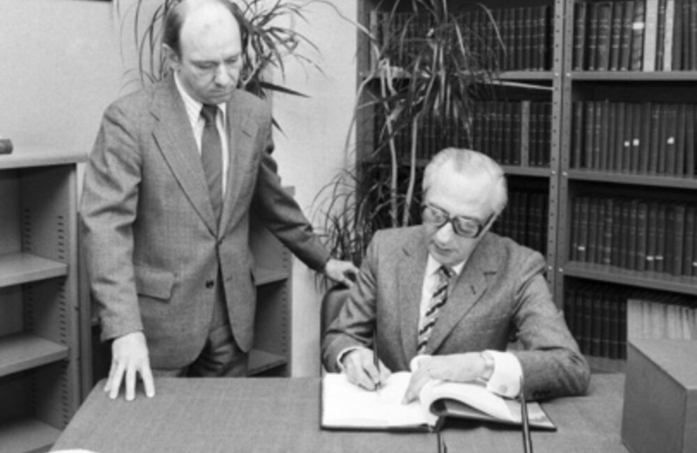 Lebanon signs the United Nations Convention on the Law of the Sea at UNHQ (December 1984)
