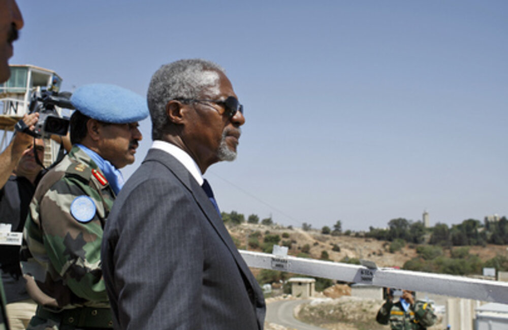 Secretary-General Kofi Annan visits South Lebanon after July 2006 War (August 2006)